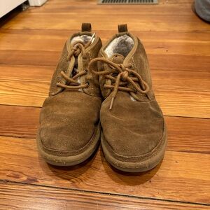 USED UGGS! Women’s size 8 Neumel Boots in the color Chestnut.